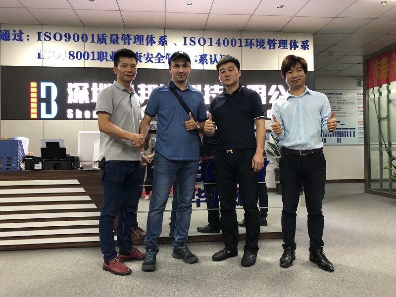 俄羅斯客戶前來我司考察液晶拼接屏、LED等終端大屏顯示設(shè)備